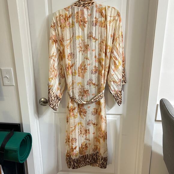 Victoria’s Secret Sheer Floral Robe w Leopard Trim and Tie Belt Size Med / Large - Picture 3 of 10